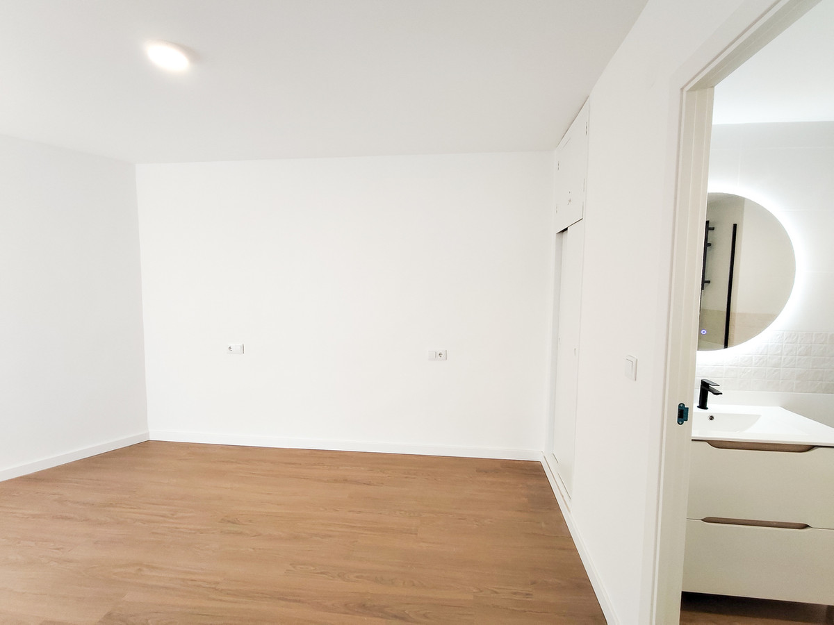 For sale - 3 Bedroom 2 Bathroom Apartment - Middle Floor Apartment in Orihuela - La Zenia  - Alicante