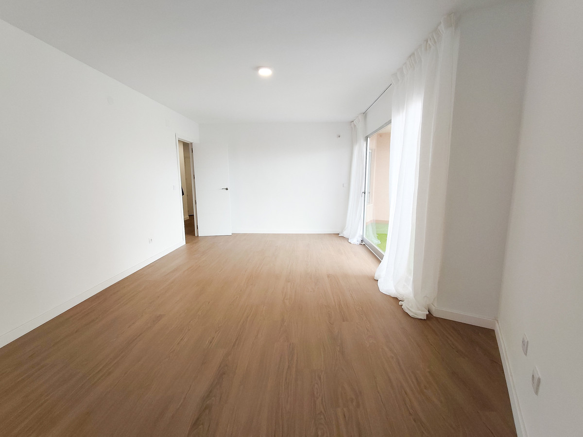 For sale - 3 Bedroom 2 Bathroom Apartment - Middle Floor Apartment in Orihuela - La Zenia  - Alicante