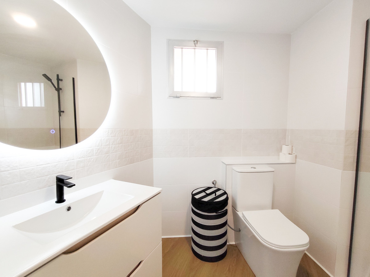 For sale - 3 Bedroom 2 Bathroom Apartment - Middle Floor Apartment in Orihuela - La Zenia  - Alicante