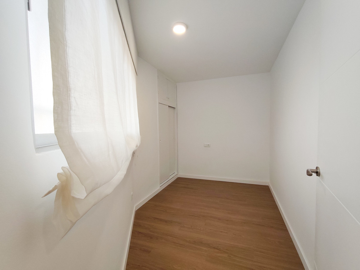 For sale - 3 Bedroom 2 Bathroom Apartment - Middle Floor Apartment in Orihuela - La Zenia  - Alicante