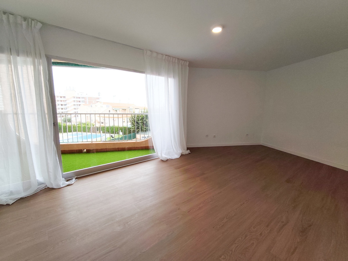 For sale - 3 Bedroom 2 Bathroom Apartment - Middle Floor Apartment in Orihuela - La Zenia  - Alicante