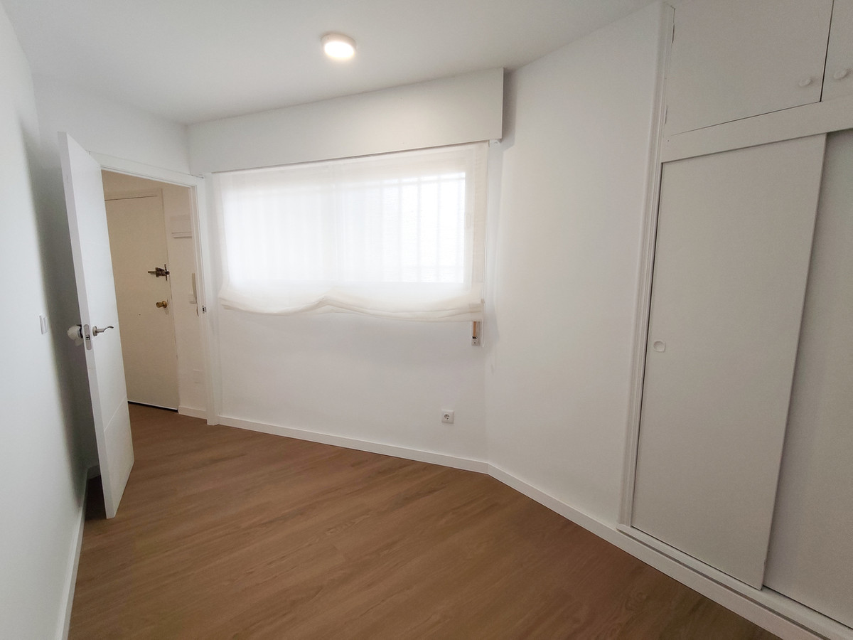 For sale - 3 Bedroom 2 Bathroom Apartment - Middle Floor Apartment in Orihuela - La Zenia  - Alicante