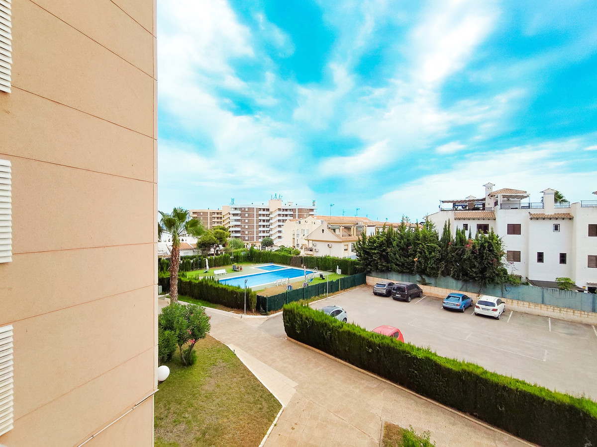 For sale - 3 Bedroom 2 Bathroom Apartment - Middle Floor Apartment in Orihuela - La Zenia  - Alicante