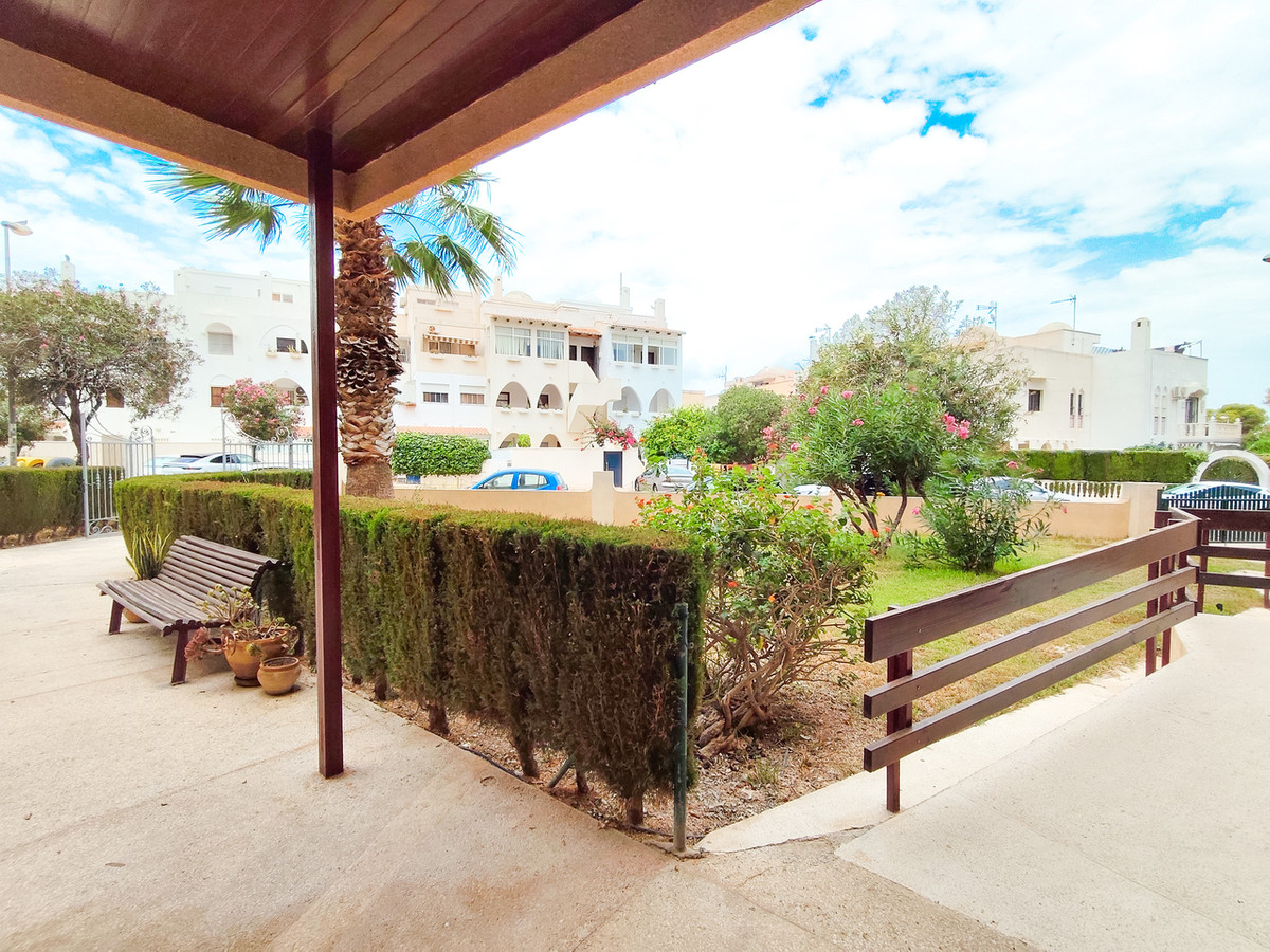 For sale - 3 Bedroom 2 Bathroom Apartment - Middle Floor Apartment in Orihuela - La Zenia  - Alicante