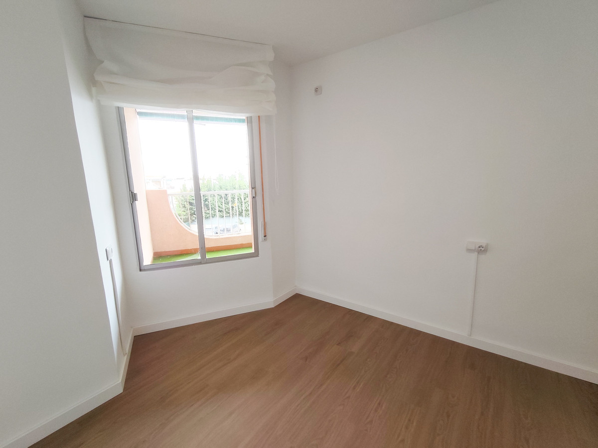 For sale - 3 Bedroom 2 Bathroom Apartment - Middle Floor Apartment in Orihuela - La Zenia  - Alicante