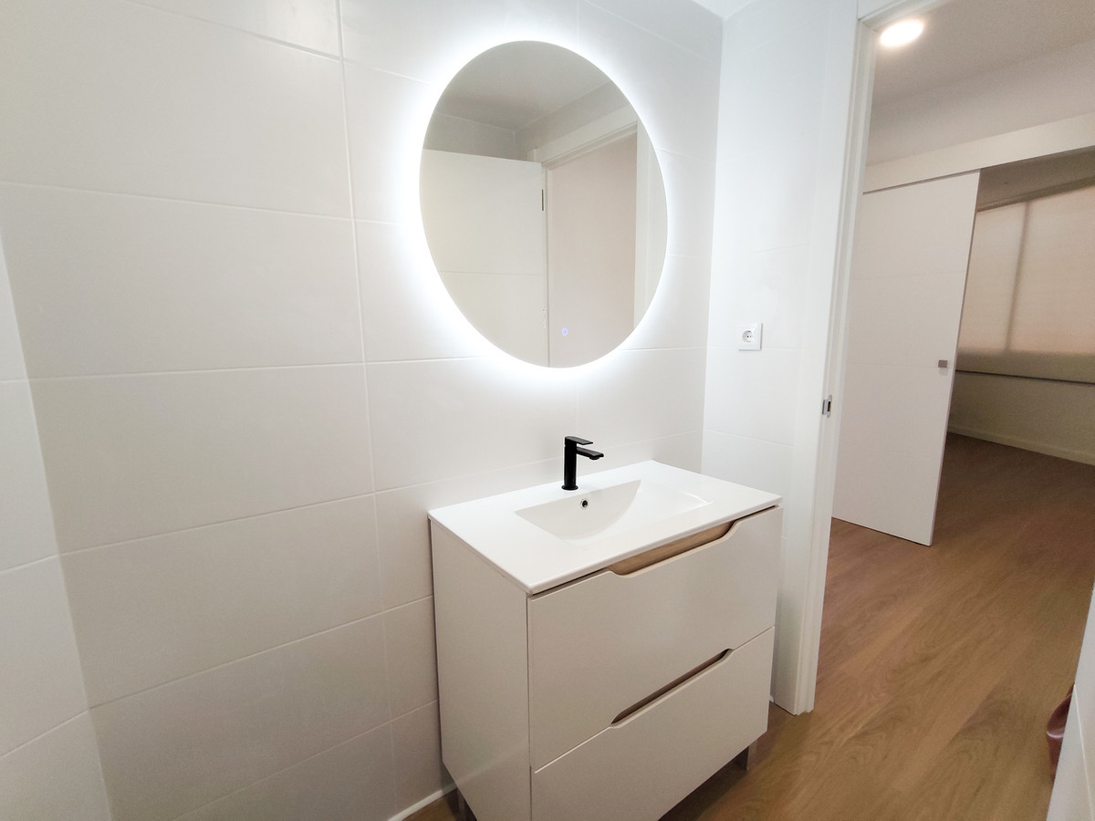 For sale - 3 Bedroom 2 Bathroom Apartment - Middle Floor Apartment in Orihuela - La Zenia  - Alicante