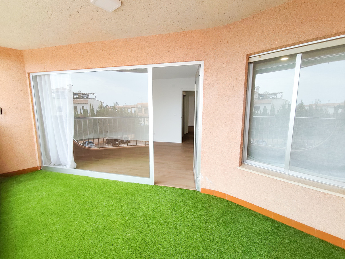 For sale - 3 Bedroom 2 Bathroom Apartment - Middle Floor Apartment in Orihuela - La Zenia  - Alicante