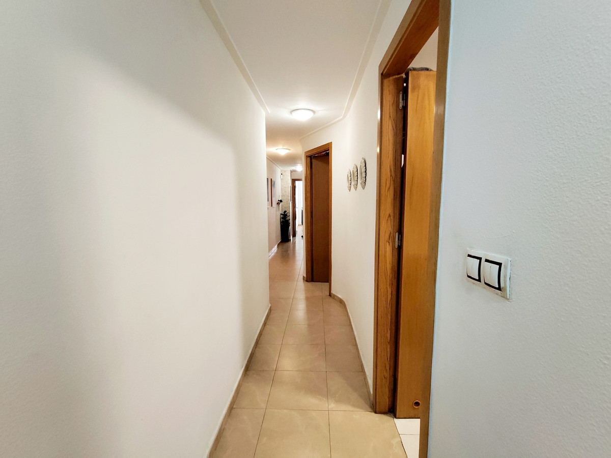 For sale - 3 Bedroom 2 Bathroom Apartment - Middle Floor Apartment in Torrevieja - Torrevieja Centro  - Alicante