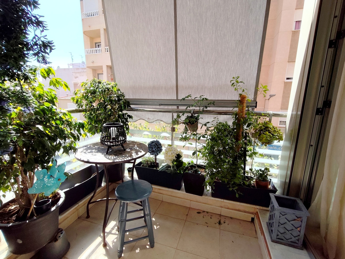 For sale - 3 Bedroom 2 Bathroom Apartment - Middle Floor Apartment in Torrevieja - Torrevieja Centro  - Alicante