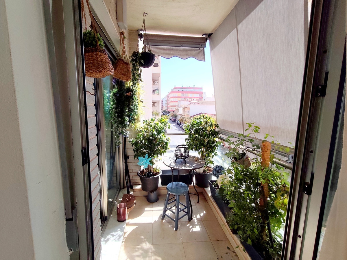 For sale - 3 Bedroom 2 Bathroom Apartment - Middle Floor Apartment in Torrevieja - Torrevieja Centro  - Alicante