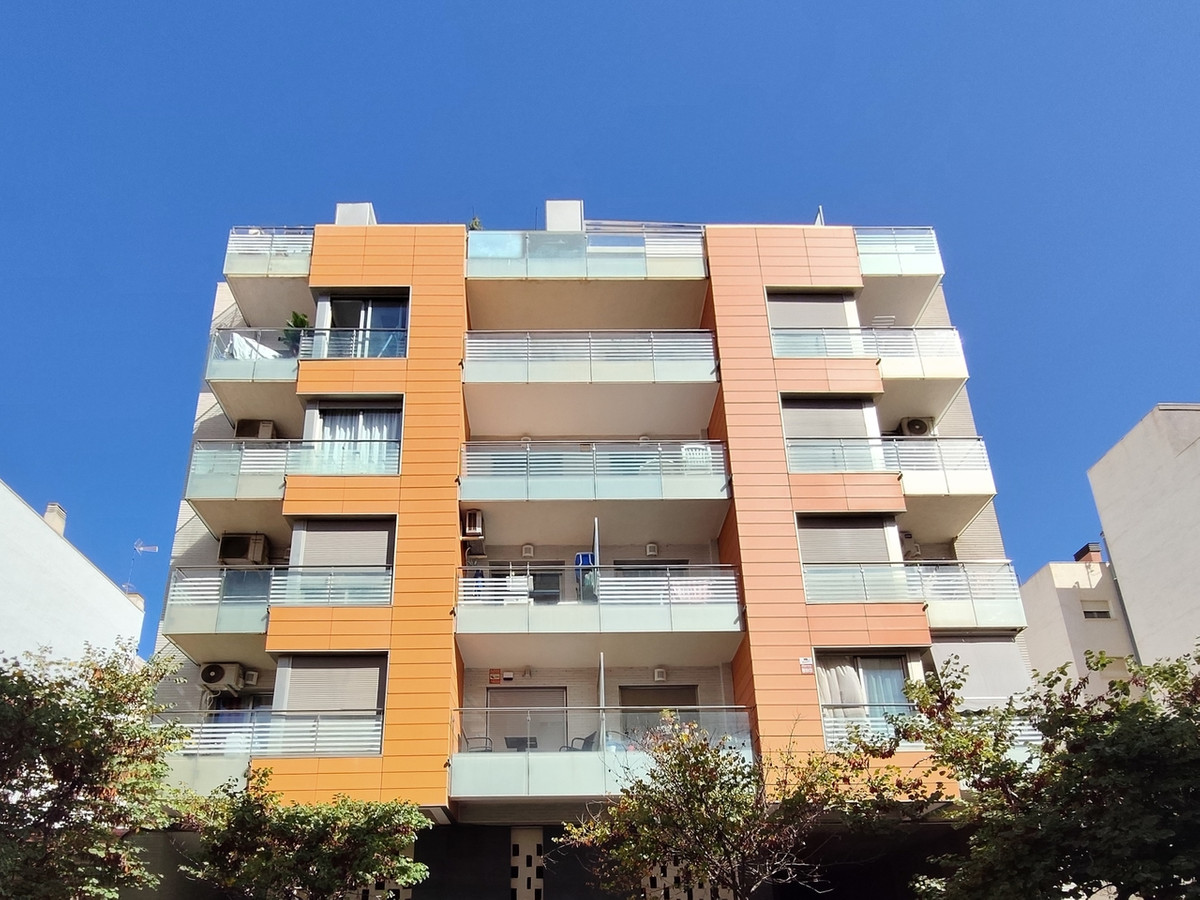 For sale - 3 Bedroom 2 Bathroom Apartment - Middle Floor Apartment in Torrevieja - Torrevieja Centro  - Alicante