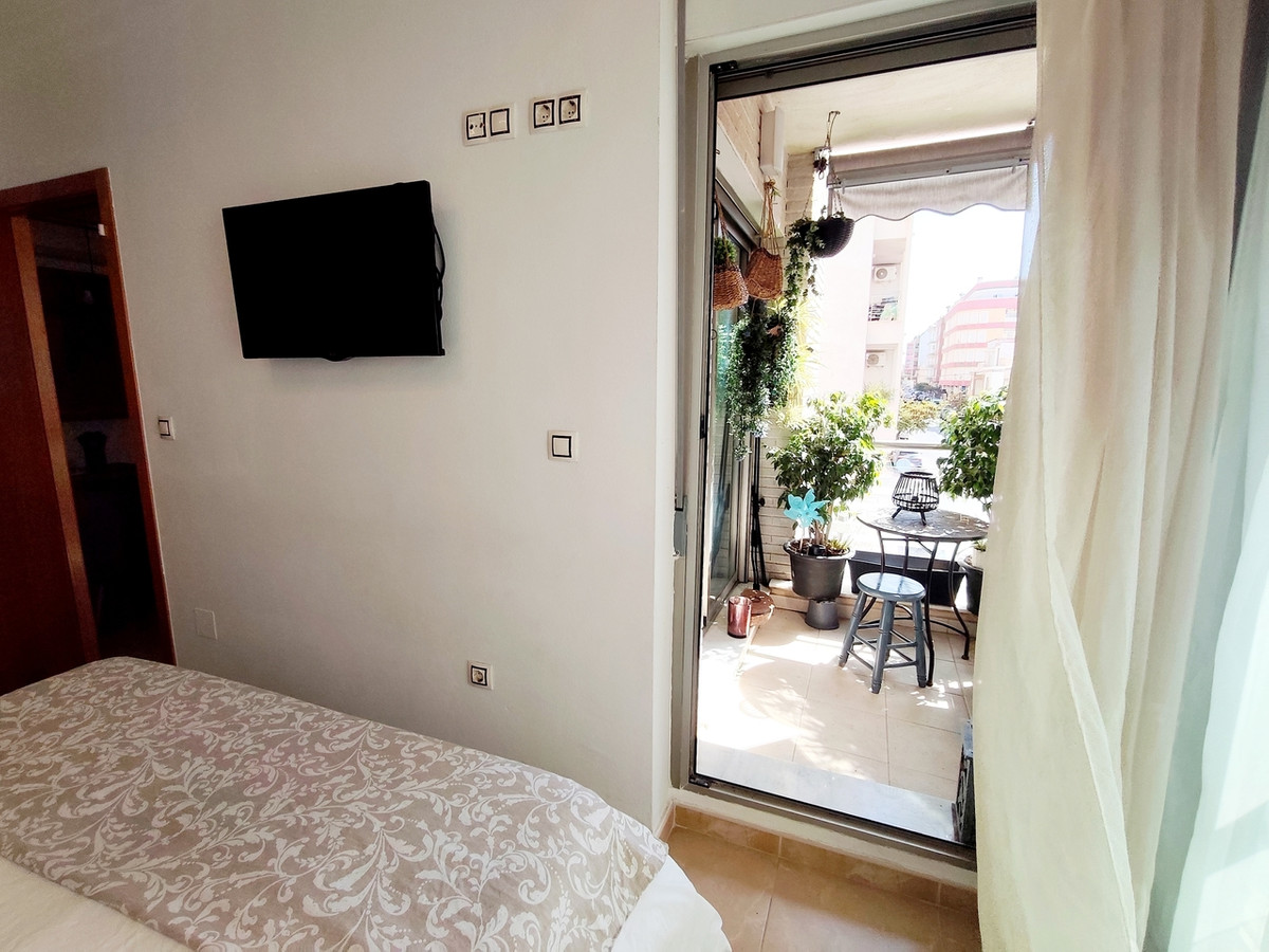 For sale - 3 Bedroom 2 Bathroom Apartment - Middle Floor Apartment in Torrevieja - Torrevieja Centro  - Alicante