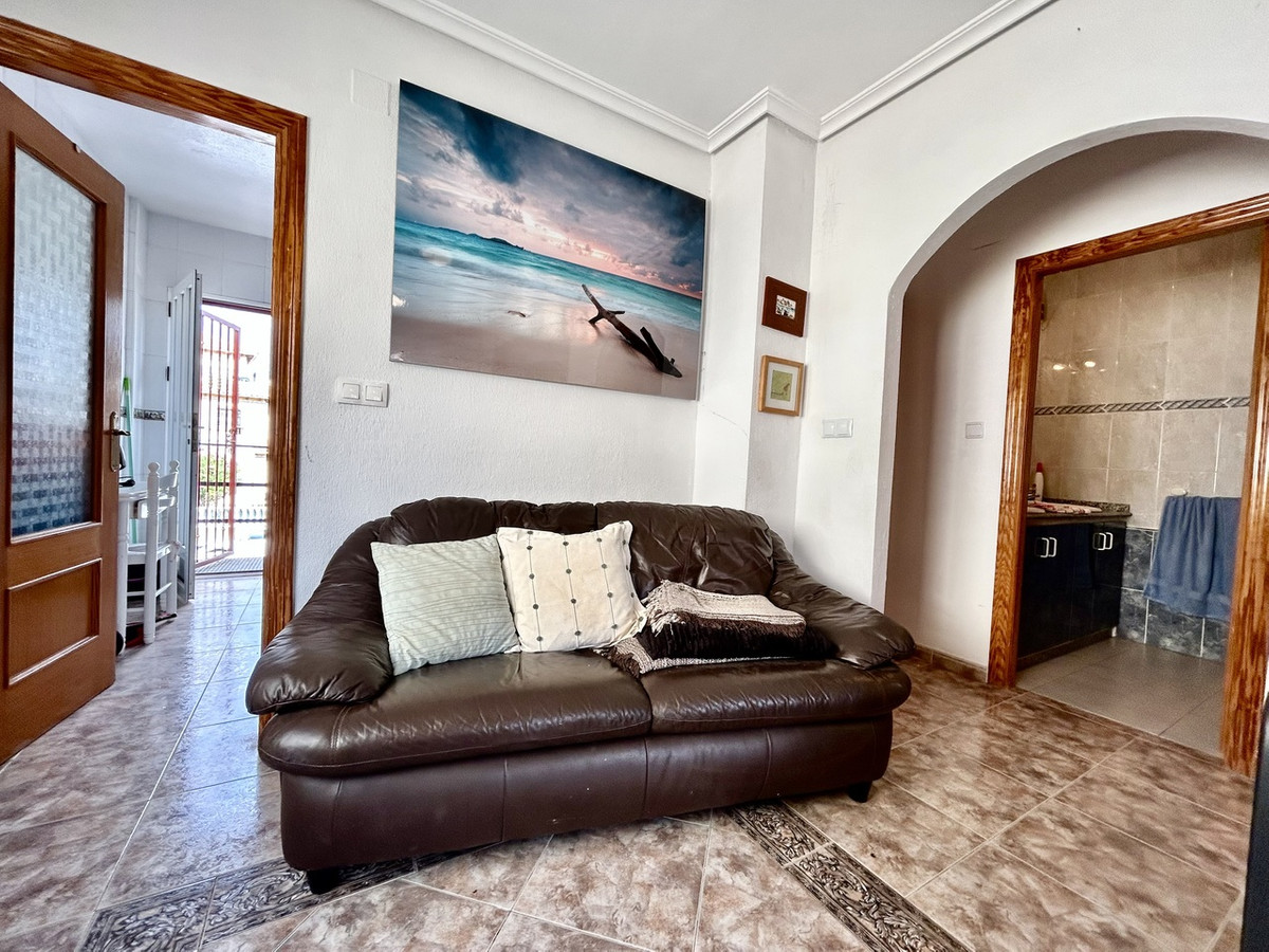 For sale - 3 Bedroom 2 Bathroom Top Floor Apartment in La Zenia  - La Zenia  - Alicante