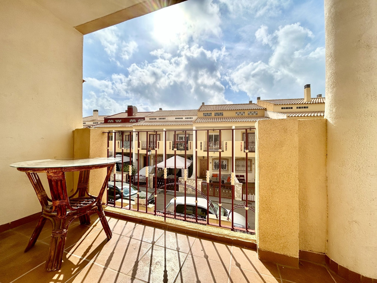 For sale - 3 Bedroom 2 Bathroom Top Floor Apartment in La Zenia  - La Zenia  - Alicante