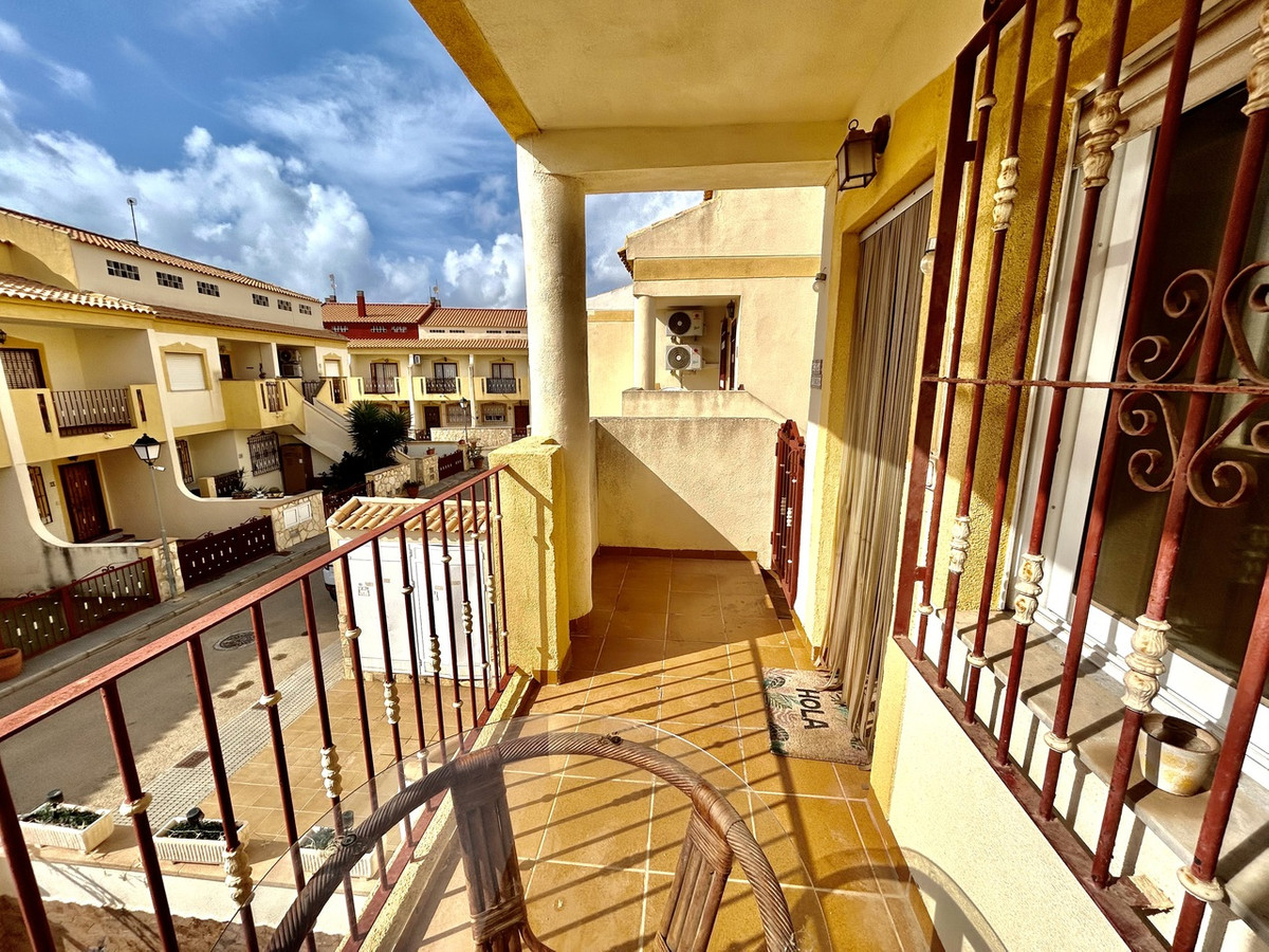 For sale - 3 Bedroom 2 Bathroom Apartment - Top Floor Apartment in Orihuela - La Zenia  - Alicante