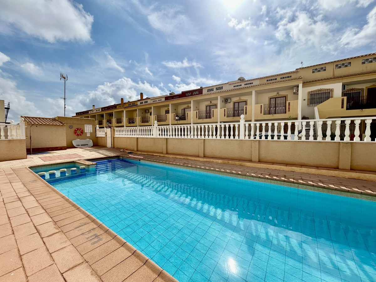 For sale - 3 Bedroom 2 Bathroom Apartment - Top Floor Apartment in Orihuela - La Zenia  - Alicante