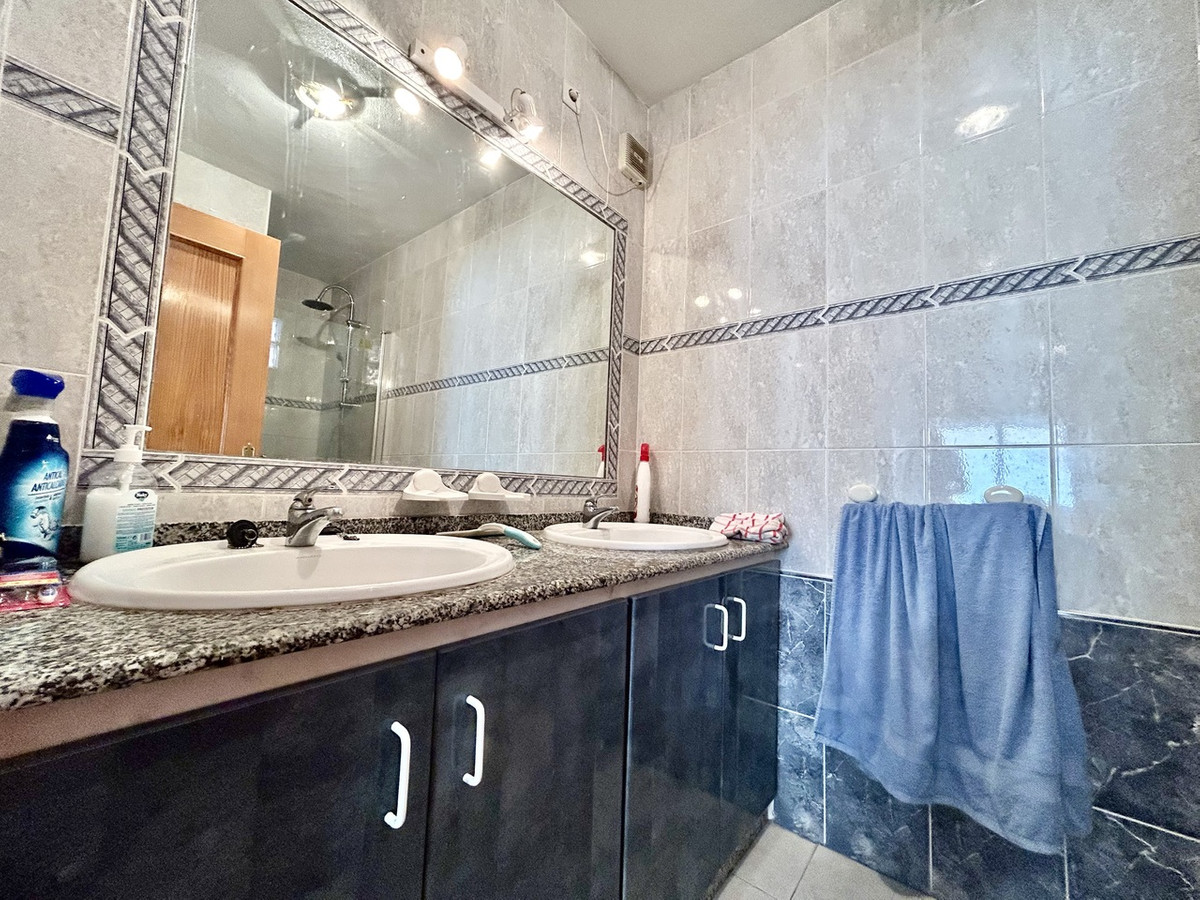 For sale - 3 Bedroom 2 Bathroom Top Floor Apartment in La Zenia  - La Zenia  - Alicante