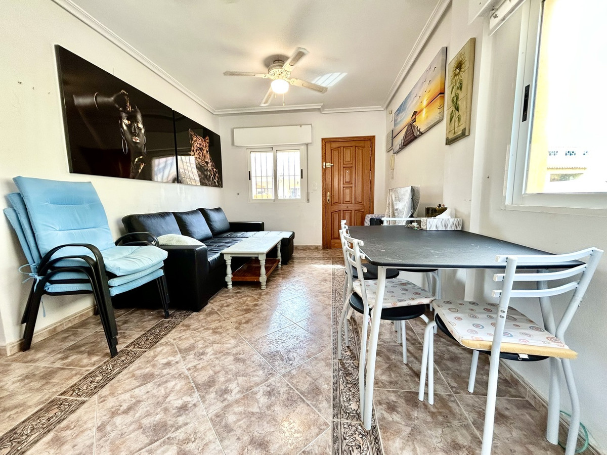 For sale - 3 Bedroom 2 Bathroom Top Floor Apartment in La Zenia  - La Zenia  - Alicante