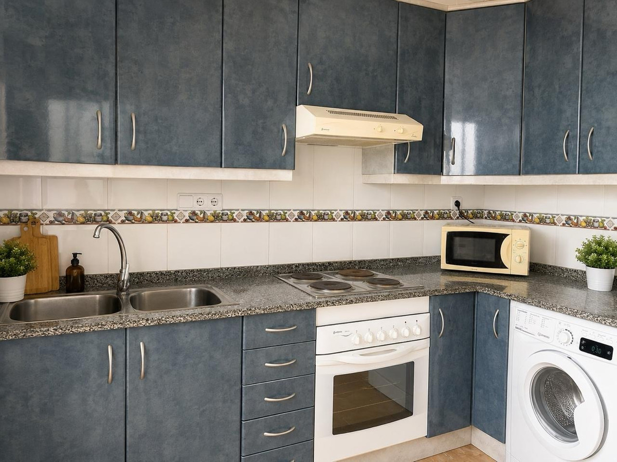 For sale - 3 Bedroom 2 Bathroom Top Floor Apartment in La Zenia  - La Zenia  - Alicante