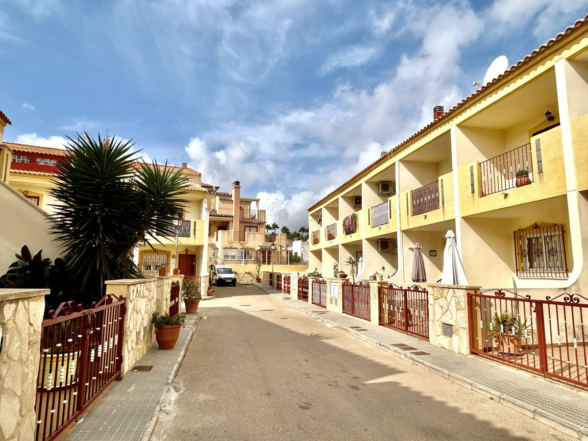 For sale - 3 Bedroom 2 Bathroom Top Floor Apartment in La Zenia  - La Zenia  - Alicante