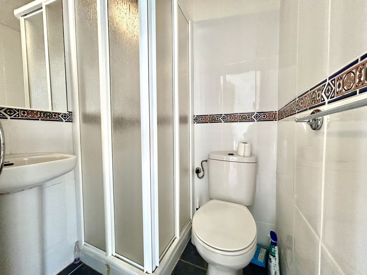 For sale - 3 Bedroom 2 Bathroom Top Floor Apartment in La Zenia  - La Zenia  - Alicante
