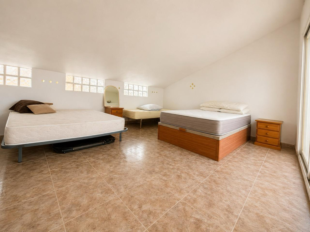 For sale - 3 Bedroom 2 Bathroom Apartment - Top Floor Apartment in Orihuela - La Zenia  - Alicante