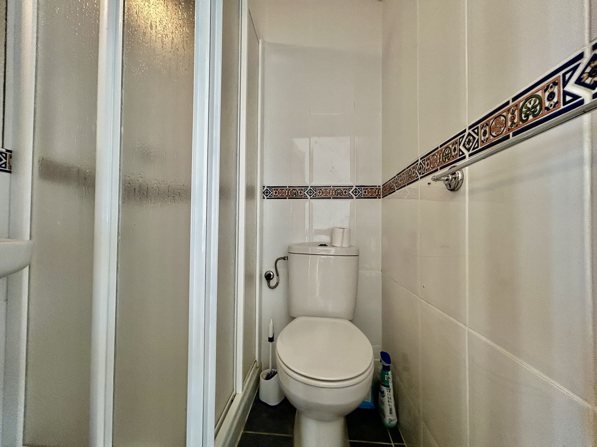 For sale - 3 Bedroom 2 Bathroom Top Floor Apartment in La Zenia  - La Zenia  - Alicante