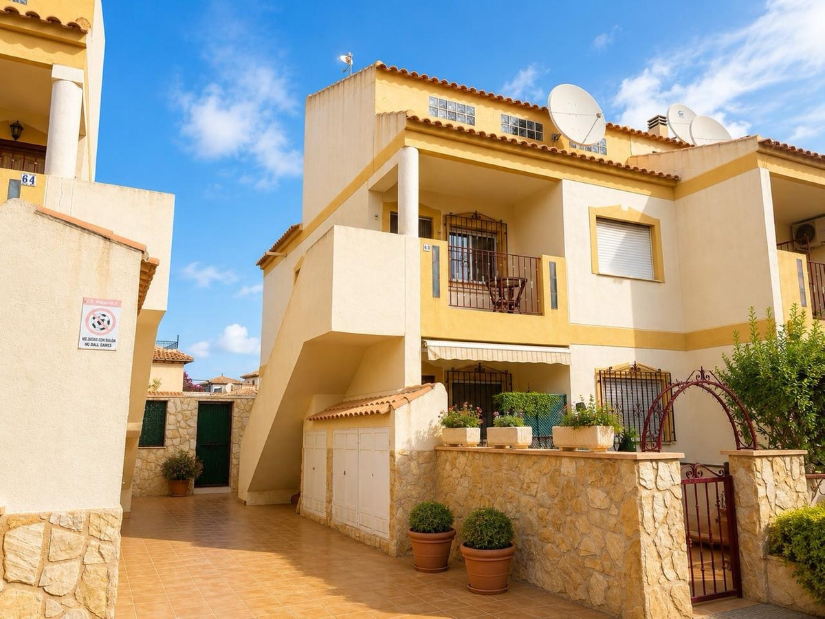 For sale - 3 Bedroom 2 Bathroom Top Floor Apartment in La Zenia  - La Zenia  - Alicante