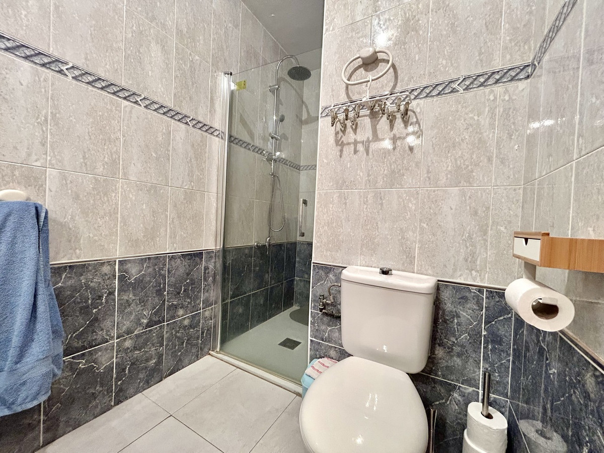 For sale - 3 Bedroom 2 Bathroom Top Floor Apartment in La Zenia  - La Zenia  - Alicante