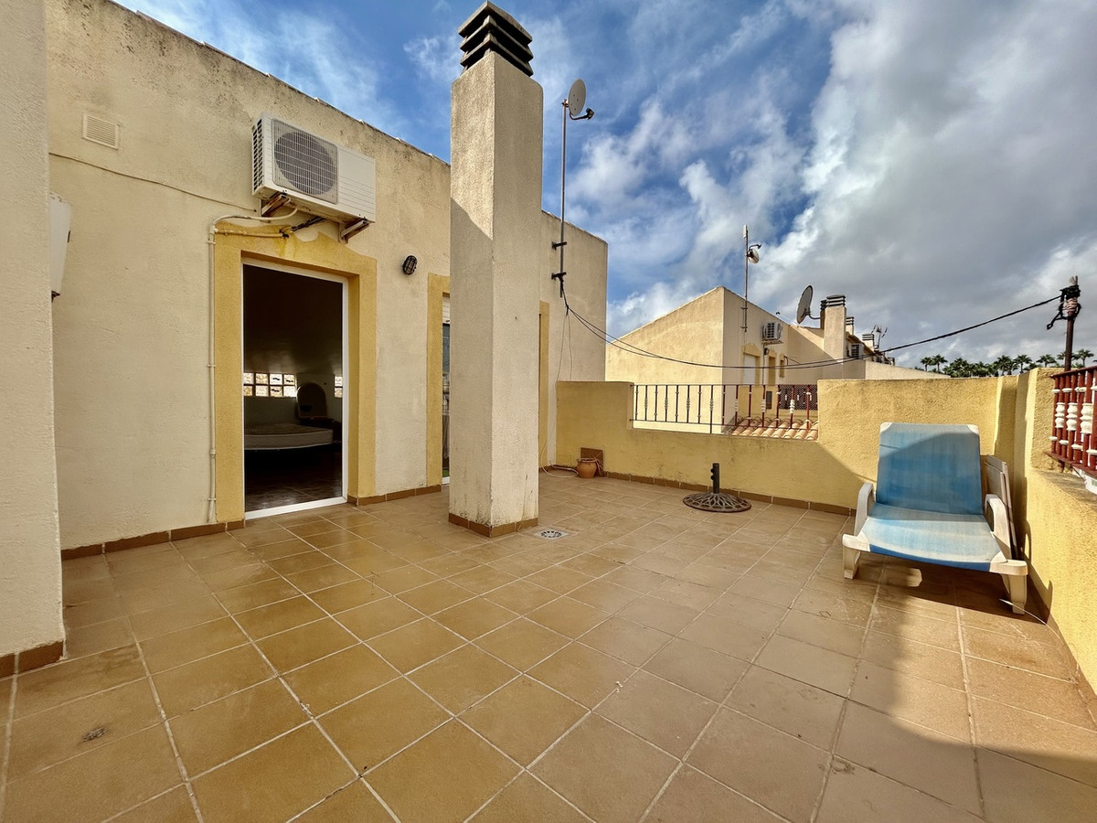 For sale - 3 Bedroom 2 Bathroom Top Floor Apartment in La Zenia  - La Zenia  - Alicante