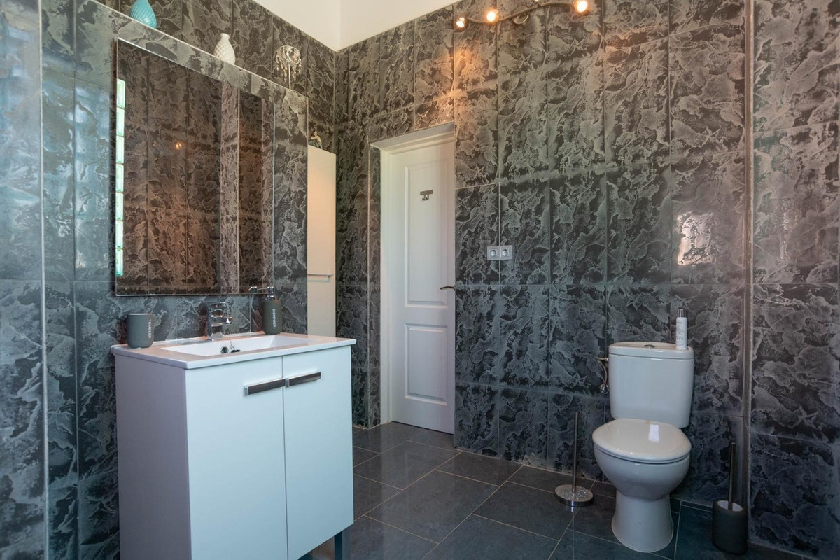 For sale - 4 Bedroom 3 Bathroom House - Detached Villa in San Miguel de Salinas - San Miguel de Salinas Centro  - Alicante