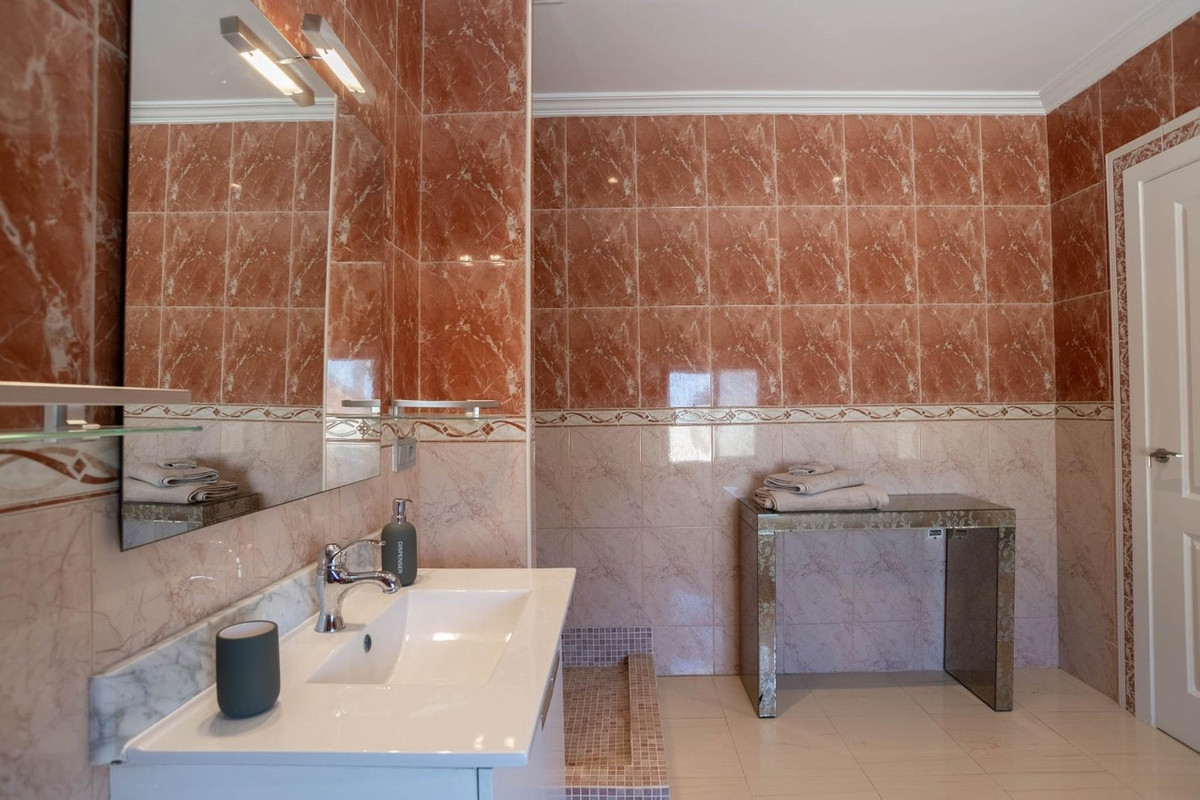 For sale - 4 Bedroom 3 Bathroom House - Detached Villa in San Miguel de Salinas - San Miguel de Salinas Centro  - Alicante