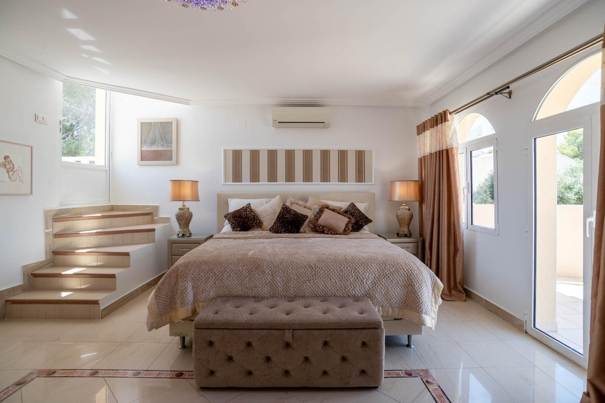 For sale - 4 Bedroom 3 Bathroom House - Detached Villa in San Miguel de Salinas - San Miguel de Salinas Centro  - Alicante