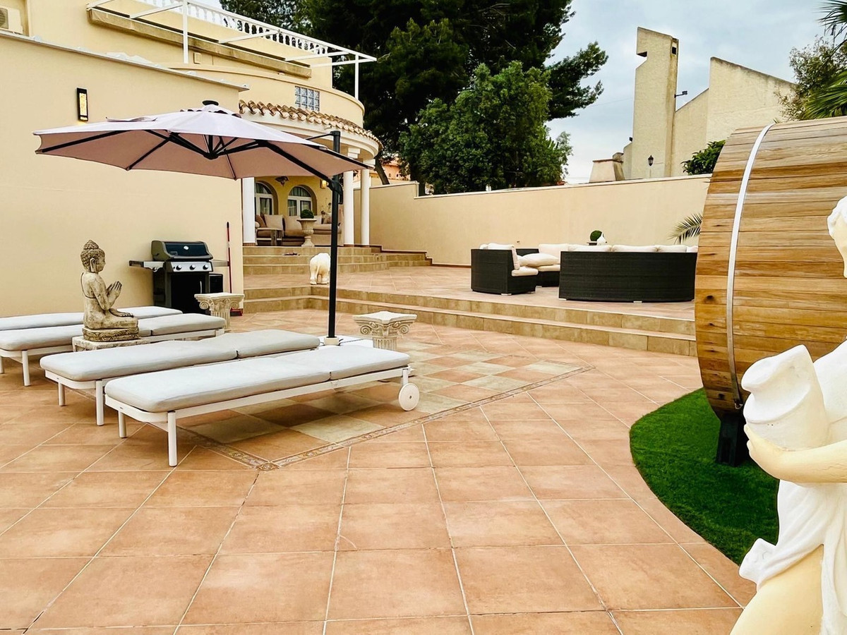For sale - 4 Bedroom 3 Bathroom House - Detached Villa in San Miguel de Salinas - San Miguel de Salinas Centro  - Alicante