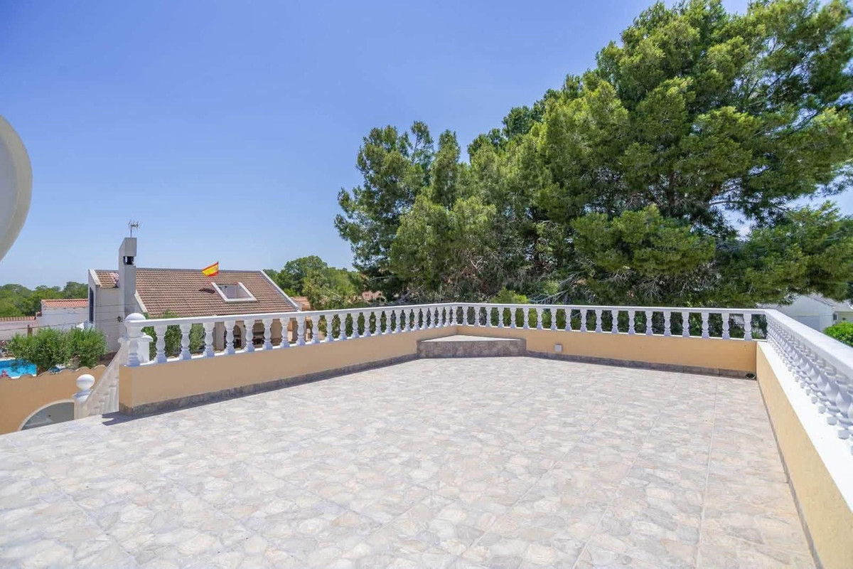 For sale - 4 Bedroom 3 Bathroom House - Detached Villa in San Miguel de Salinas - San Miguel de Salinas Centro  - Alicante