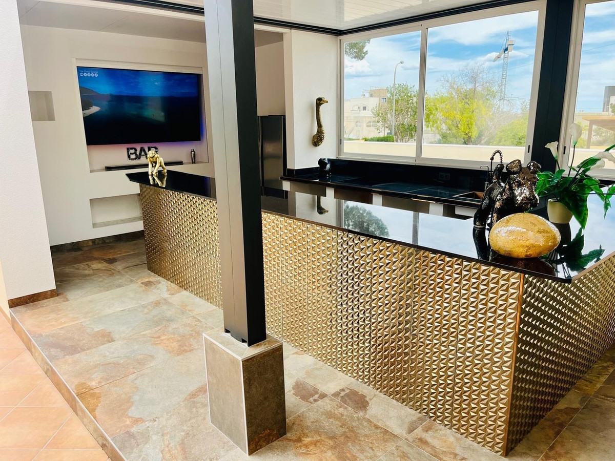 For sale - 4 Bedroom 3 Bathroom House - Detached Villa in San Miguel de Salinas - San Miguel de Salinas Centro  - Alicante