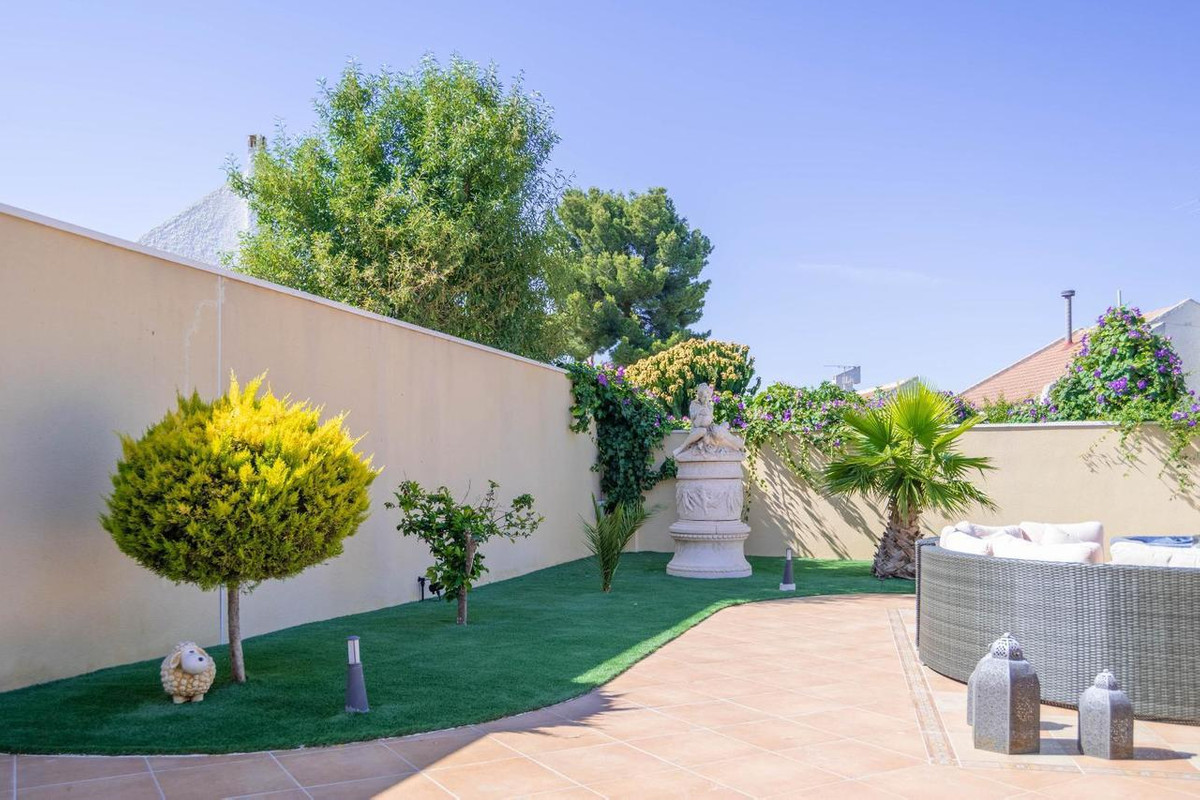 For sale - 4 Bedroom 3 Bathroom House - Detached Villa in San Miguel de Salinas - San Miguel de Salinas Centro  - Alicante