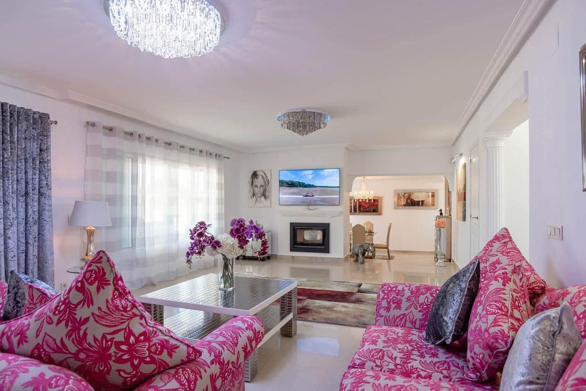 For sale - 4 Bedroom 3 Bathroom House - Detached Villa in San Miguel de Salinas - San Miguel de Salinas Centro  - Alicante