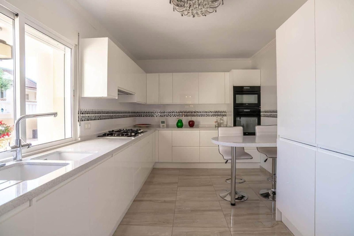 For sale - 4 Bedroom 3 Bathroom House - Detached Villa in San Miguel de Salinas - San Miguel de Salinas Centro  - Alicante