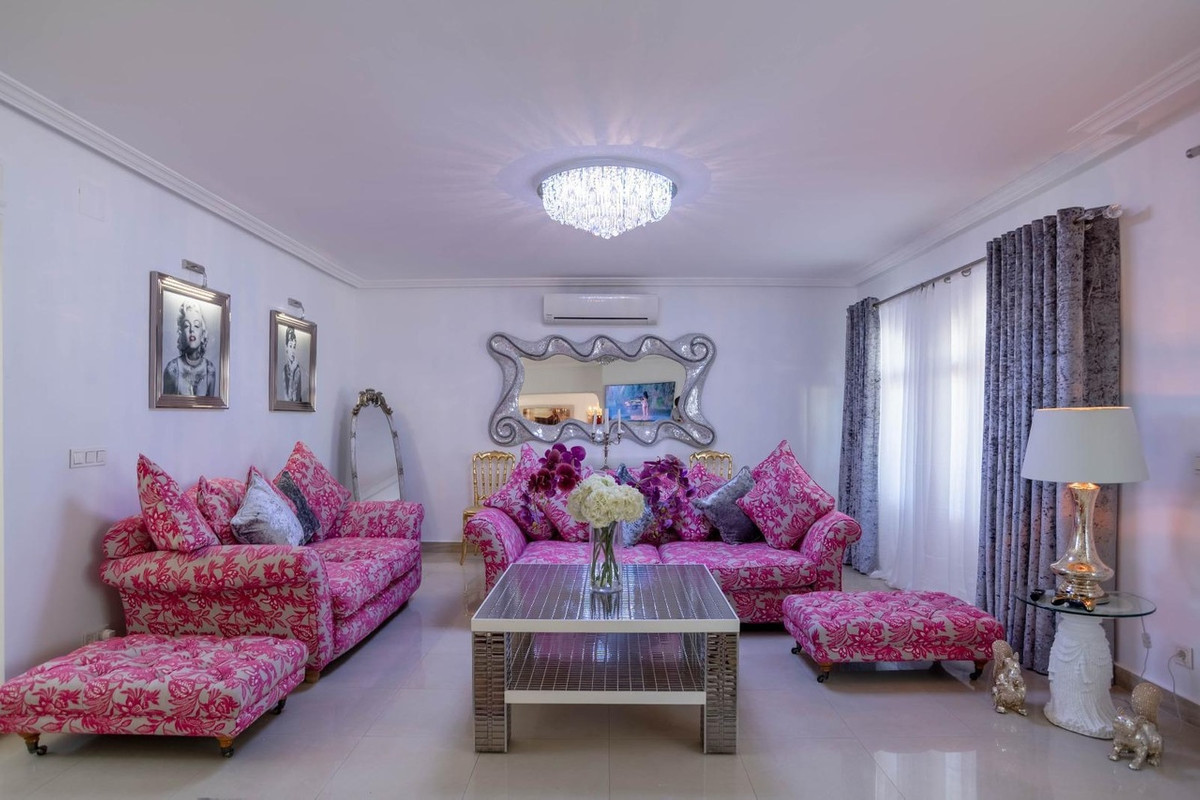 For sale - 4 Bedroom 3 Bathroom House - Detached Villa in San Miguel de Salinas - San Miguel de Salinas Centro  - Alicante
