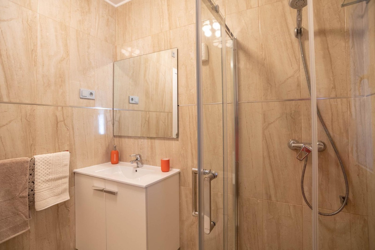 For sale - 4 Bedroom 3 Bathroom House - Detached Villa in San Miguel de Salinas - San Miguel de Salinas Centro  - Alicante