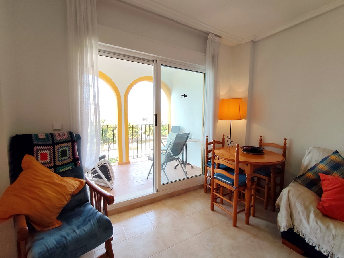 For sale - 2 Bedroom 1 Bathroom Apartment - Middle Floor Apartment in Orihuela - La Zenia  - Alicante