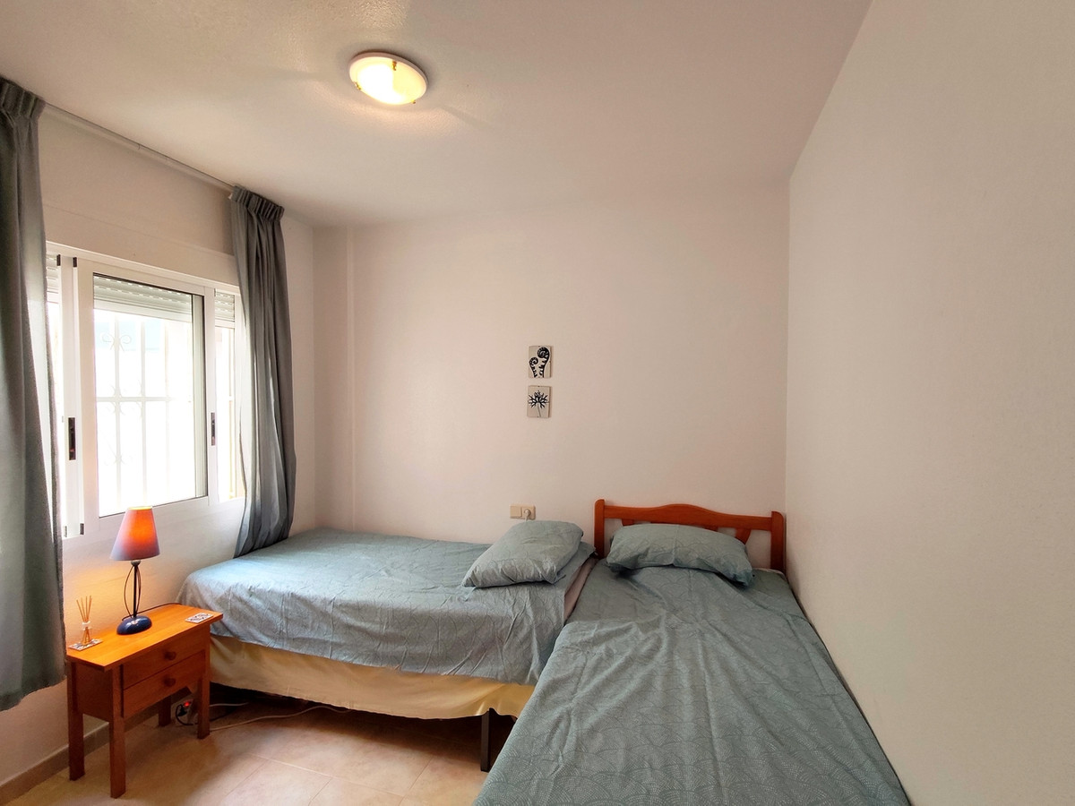 For sale - 2 Bedroom 1 Bathroom Apartment - Middle Floor Apartment in Orihuela - La Zenia  - Alicante