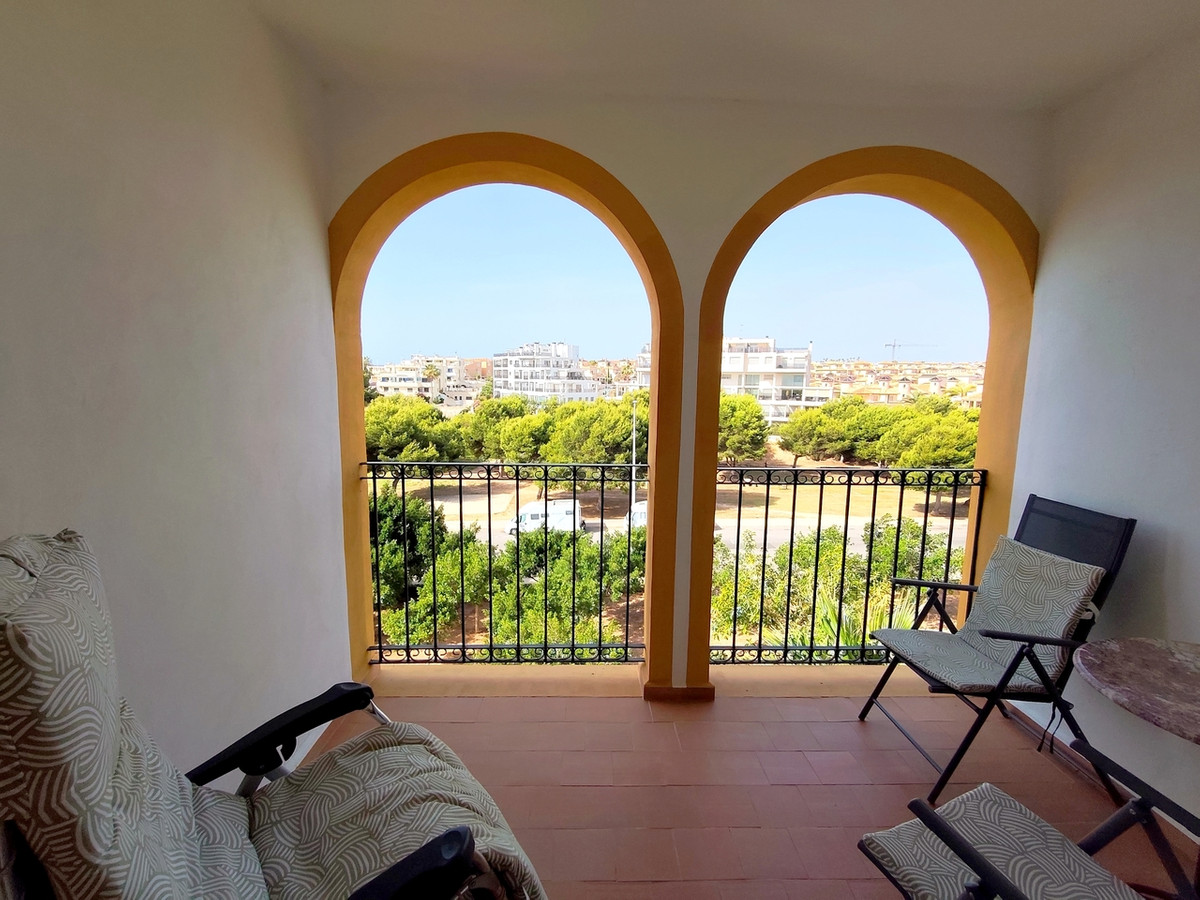For sale - 2 Bedroom 1 Bathroom Apartment - Middle Floor Apartment in Orihuela - La Zenia  - Alicante