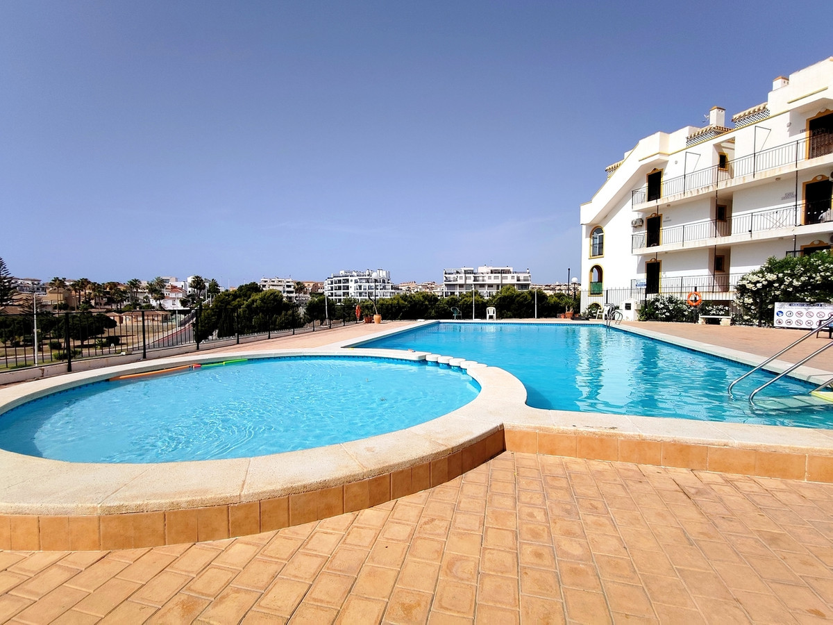 For sale - 2 Bedroom 1 Bathroom Apartment - Middle Floor Apartment in Orihuela - La Zenia  - Alicante