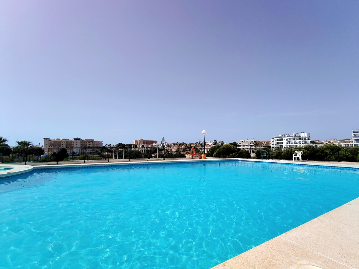 For sale - 2 Bedroom 1 Bathroom Apartment - Middle Floor Apartment in Orihuela - La Zenia  - Alicante