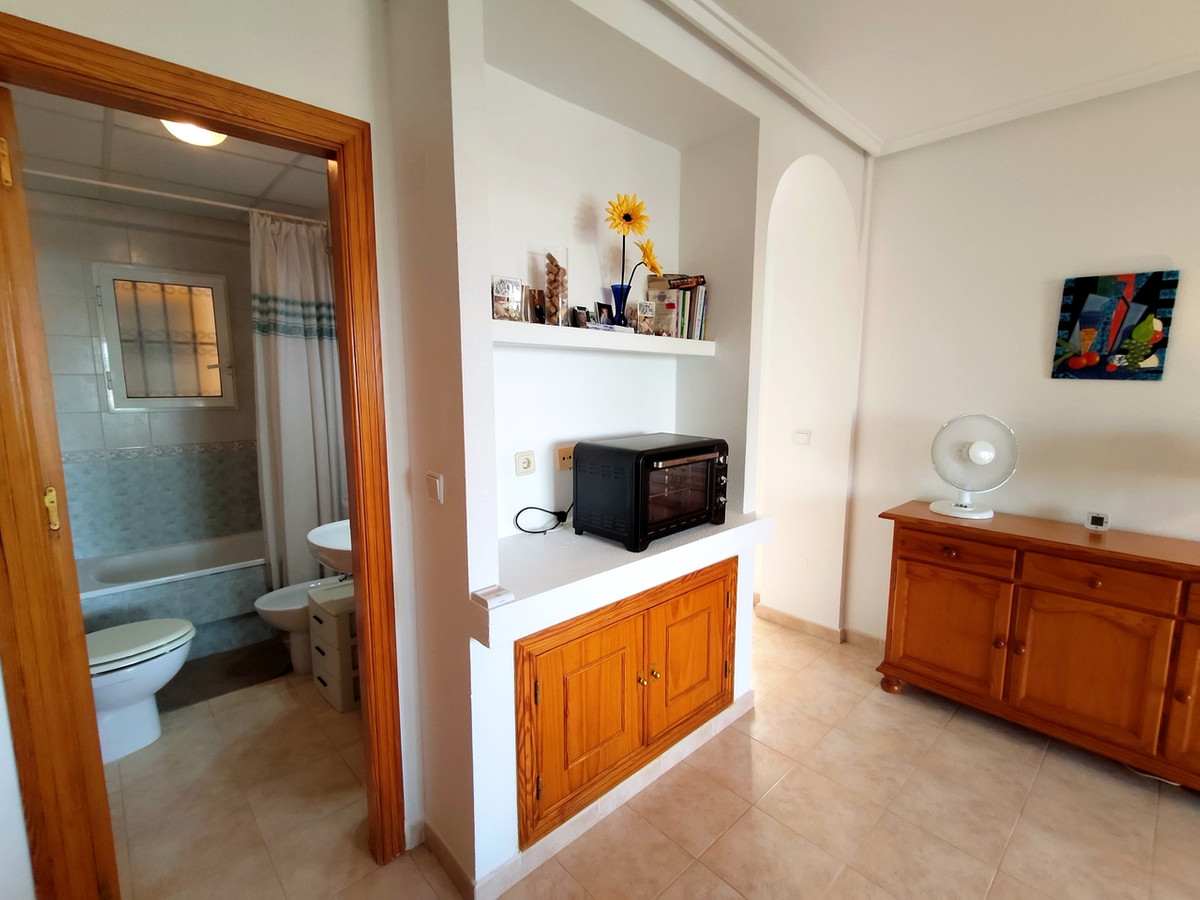 For sale - 2 Bedroom 1 Bathroom Apartment - Middle Floor Apartment in Orihuela - La Zenia  - Alicante