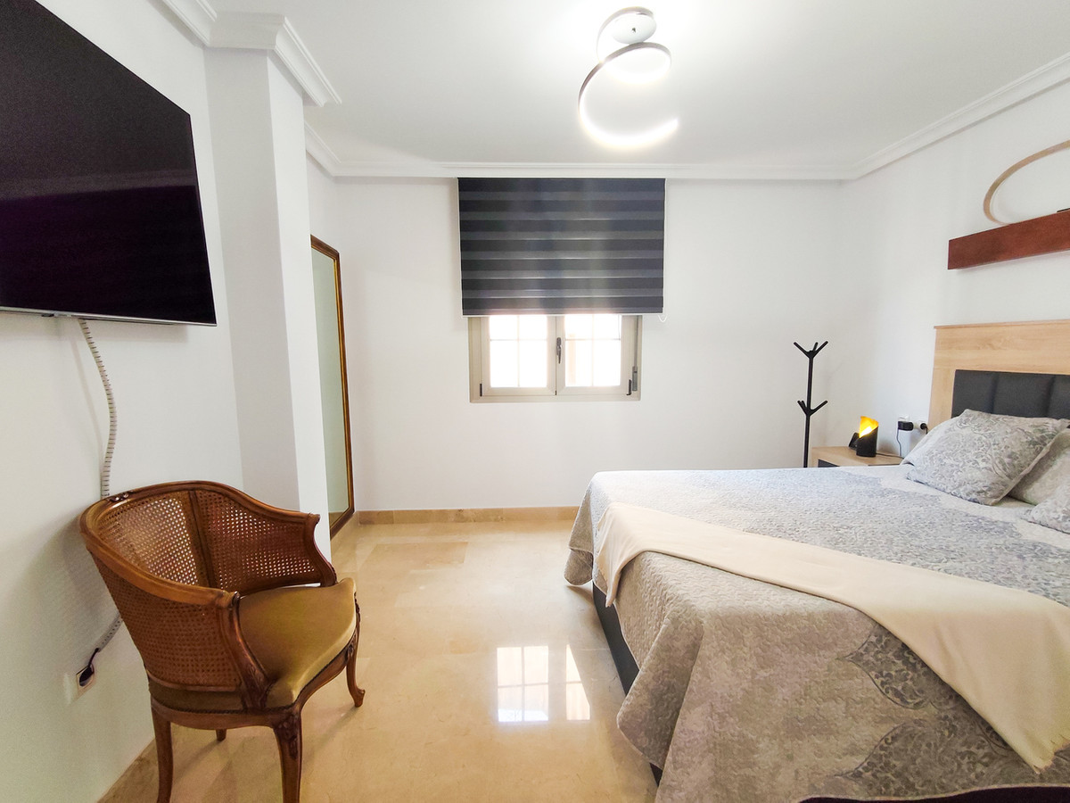 For sale - 3 Bedroom 2 Bathroom Apartment - Middle Floor Apartment in Torrevieja - Torrevieja Centro  - Alicante