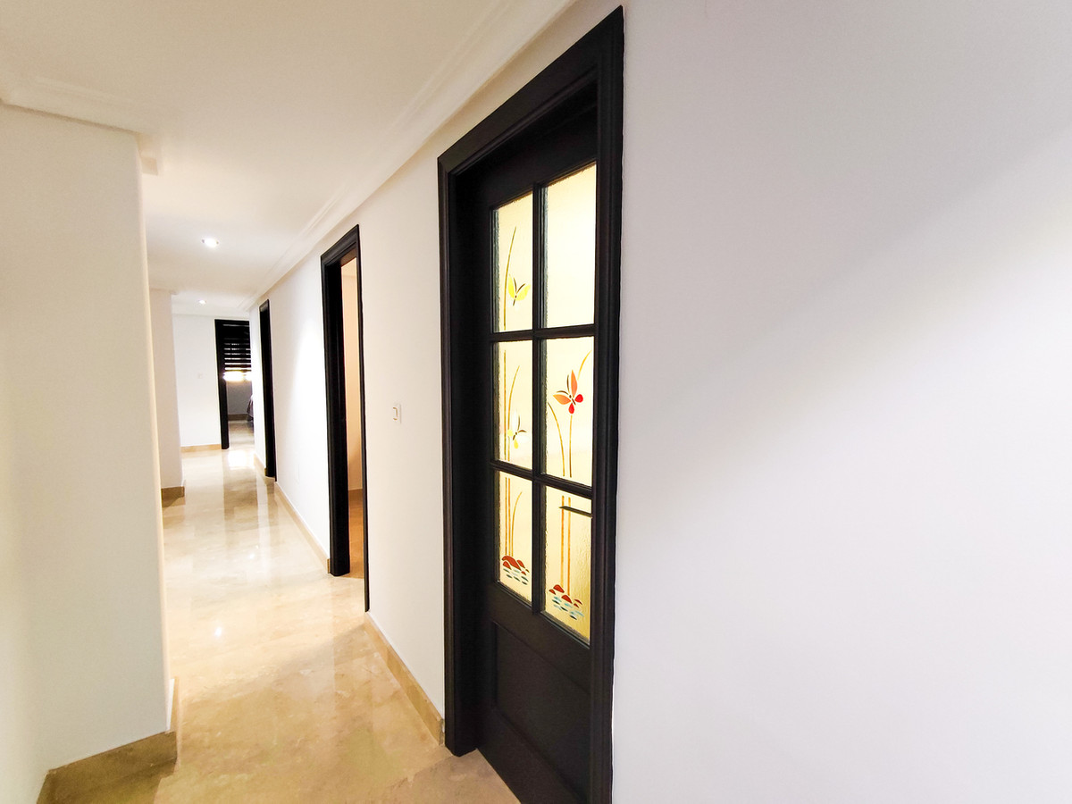 For sale - 3 Bedroom 2 Bathroom Apartment - Middle Floor Apartment in Torrevieja - Torrevieja Centro  - Alicante