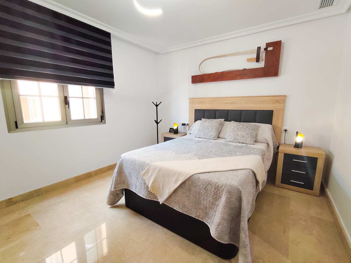 For sale - 3 Bedroom 2 Bathroom Apartment - Middle Floor Apartment in Torrevieja - Torrevieja Centro  - Alicante